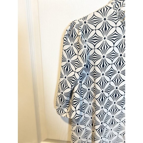 Loft Navy And White Geometric Design Short Sleeve Blouse XL Key Hole Mock Neck - Picture 5 of 8